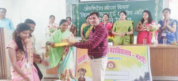 कॉलेज में अंतराष्ट्रीय महिला दिवस पर सेमीनार