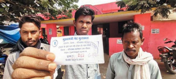 प्रोफेसर बेटी को सरपंच ने बनाया मनरेगा मजदूर!