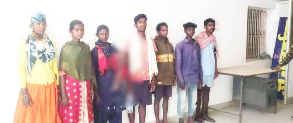 3 महिला समेत 7 नक्सलियों ने किया समर्पण