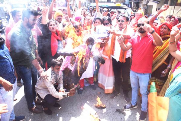 भाजपा पार्षद दल ने मेयर के वार्ड में फूंका पुतला