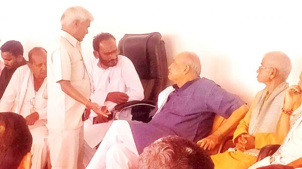 पूर्व विधायक ने कृषि मंत्री चौबे से की मुलाकात