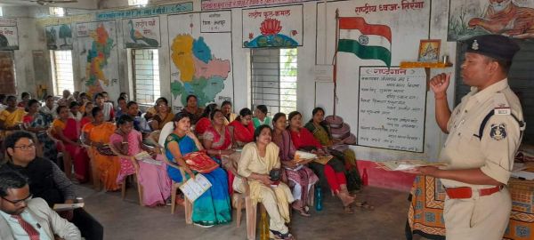 शिक्षकों को दी सायबर अपराधों से बचने की जानकारी