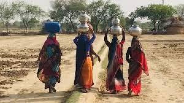 जल जीवन मिशन का कार्य धीमी गति से, टैंकर से पेयजल आपूर्ति