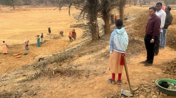 तालाब निर्माण एवं जीर्णोद्धार कार्यों  का जिपं.सीईओ ने किया निरीक्षण