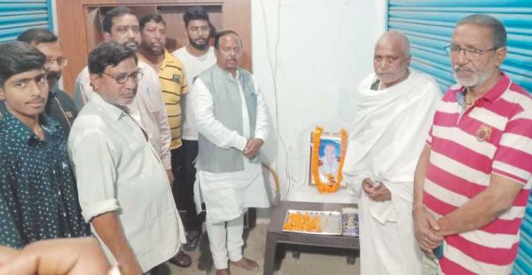 रमेश चंद गुप्ता को श्रद्धांजलि देने पहुंचे नेताम