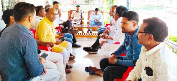 दुकान के सामने सडक़ पर सामान रखने वाले दुकानदारों को दिया जाएगा नोटिस