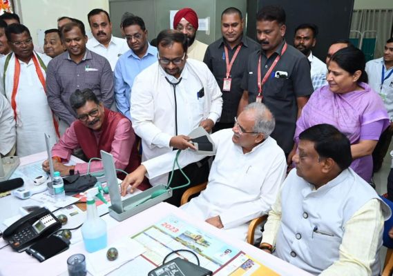 सीएम बघेल और स्पीकर महंत दोनों की बीपी बढ़ी हुई...