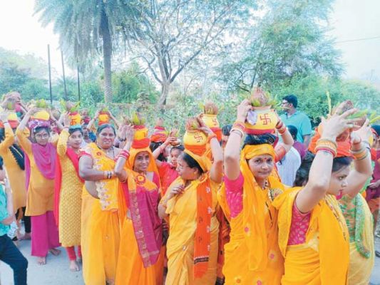 कलश यात्रा के साथ श्रीमद् भागवत महापुराण कथा शुरू