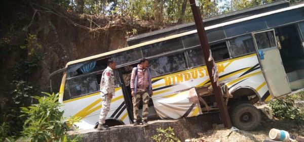 बेकाबू बस दुर्घटनाग्रस्त, 7 घायल