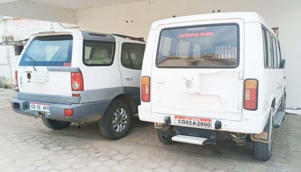 लग्जरी निजी वाहनों का अवकाश के दिनों में भी उपयोग कर रहे अधिकारी