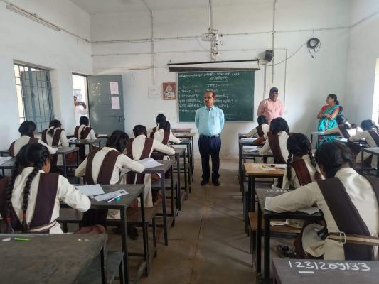 10वीं के विज्ञान पेपर में 315 विद्यार्थी अनुपस्थित 