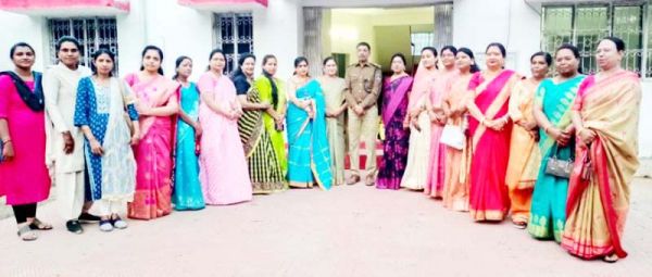 अभिव्यक्ति एप और मूलभूत अधिकारों से अवगत हुईं महिलाएं