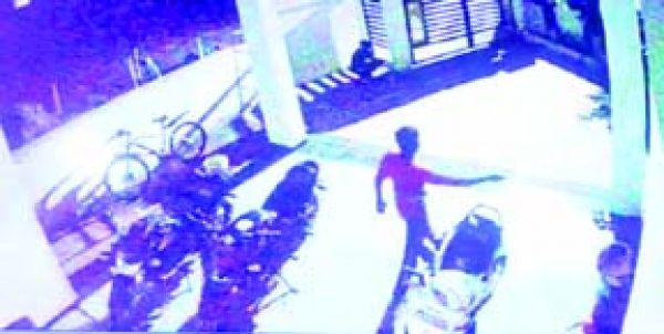 एक ही रात में बोरियाकला के तीन घरों में चोरी