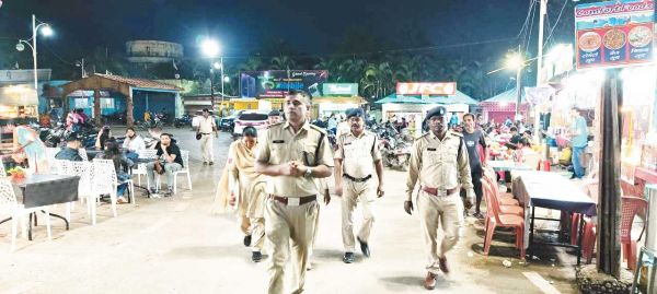 देर शाम कोतवाली थाना प्रभारी निकले पैदल, इलाके की देखी व्यवस्था