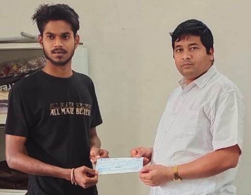 नरेंद्र व हेमंत को मिली प्रोत्साहन राशि 