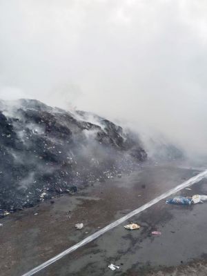 सोरिद वार्ड के कचरा डंपिंग यार्ड में लगी भीषण आग, दमकल कर्मी बुझाने में जुटी