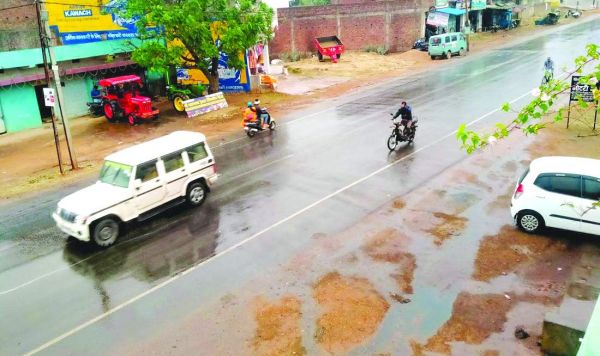 सरगुजा में बदला मौसम का मिजाज, हल्की बूंदाबांदी के साथ अंधड़