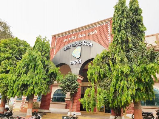 दुकान में कब्जा देने रिश्वत मांगने का आरोप,   निगम राजस्व अधिकारी निखिल चंद्राकर निलंबित