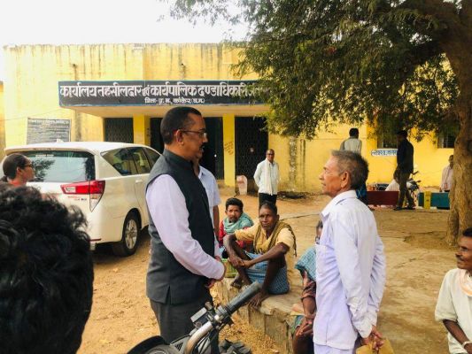 कमिश्नर ने किया अन्तागढ़  एसडीएम दफ्तर का निरीक्षण