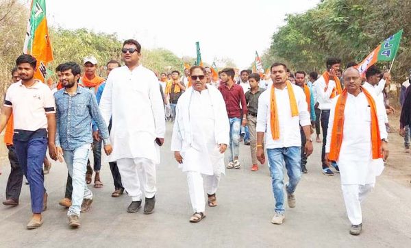 प्रदर्शनकारियों पर विस्फोटक पदार्थ फेंकना अमानवीय कृत्य -बजाज