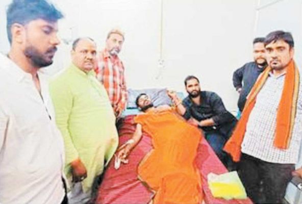 विस घेराव के दौरान आधा दर्जन कार्यकर्ता घायल