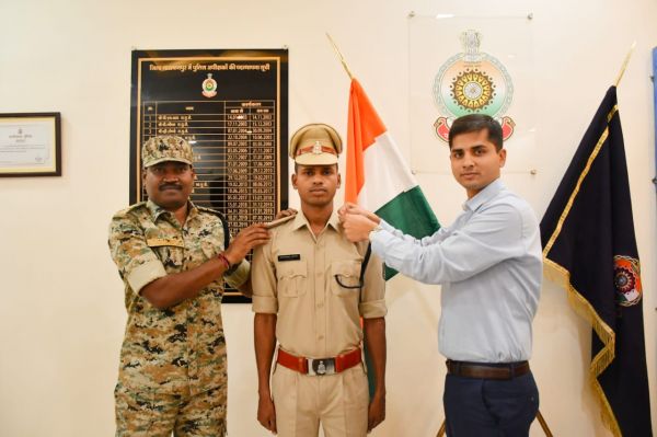 नक्सल मोर्चे पर अदम्य साहस व वीरता के लिए पुलिस जवानों को पदोन्नति