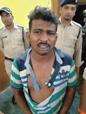 चाकू लहराकर लोगों को डराने वाला युवक गिरफ्तार