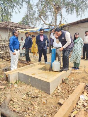 संभागायुक्त पहुंचे सी मार्ट, स्व सहायता समूहों में तैयार उत्पादों की ली जानकारी