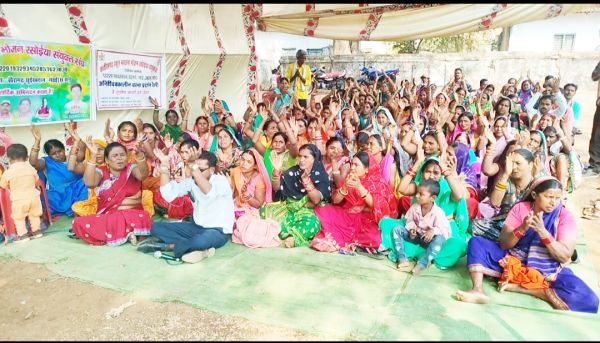 कलेक्टर दर की मांग को लेकर अनिश्चितकालीन हड़ताल जारी