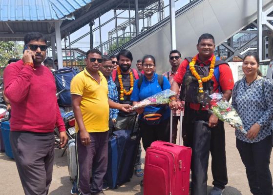 प्रतिभागी टीमों का स्टेशन में जोरदार स्वागत