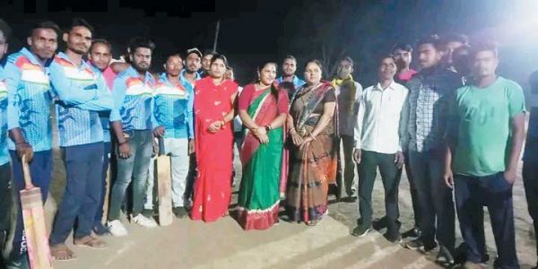 सेमीफाइनल मैच में पहुंची जिपं उपाध्यक्ष सरिता ठाकुर