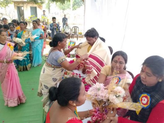 आंबा कार्यकर्ताओं की मांग पूरी होने पर विजयी दिवस व महिला दिवस मनाया, मिंज का किया स्वागत