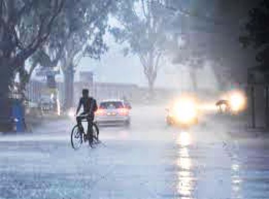 बदली और बूंदाबांदी से तापमान में गिरावट