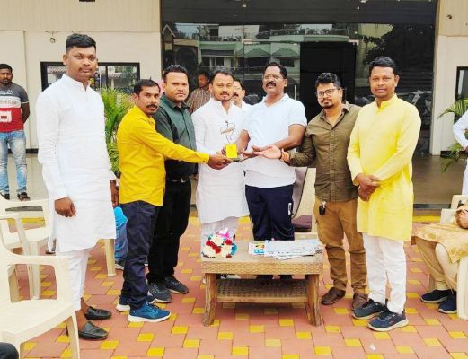 आदिवासी युवा प्रभाग ने केबिनेट मंत्री अमरजीत भगत से मुलाकात की