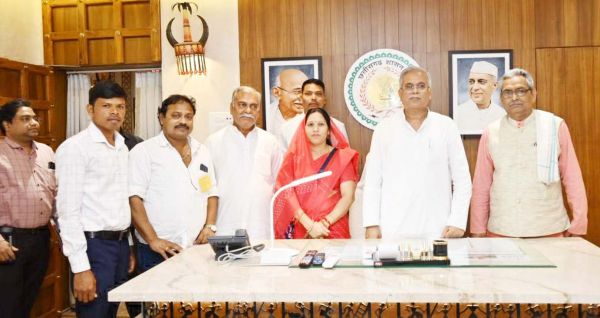 मुख्यमंत्री से उत्तरी ने वरिष्ठ कांग्रेसी नेताओं को कराई मुलाकात
