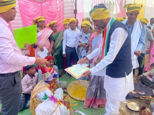 सामूहिक विवाह में शामिल हुए जिपं अध्यक्ष