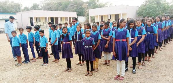 चपले स्कूल में रक्षा टीम ने चलाया जागरूकता अभियान