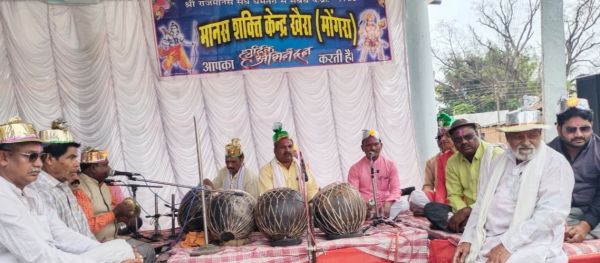 परसवानी में मानव शक्ति केंद्र का होली मिलन 