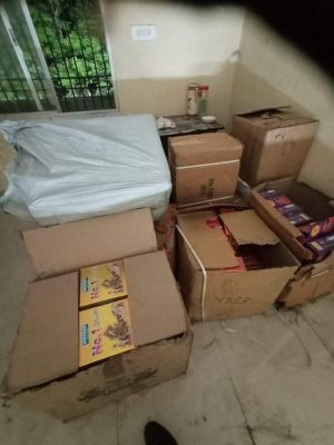 गोदाम में पुलिस का छापा, 50 हजार के पटाखे जब्त