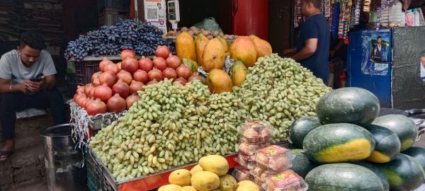 इस बार महंगा पड़ेगा फलाहार, फलों के दाम बढ़े