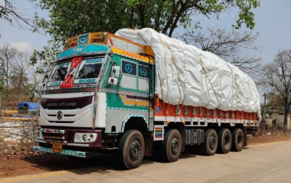 मोबाइल चेकिंग प्वाइंट के दौरान आंध्र जा रहे 800 बोरी धान से भरी गाड़ी जब्त