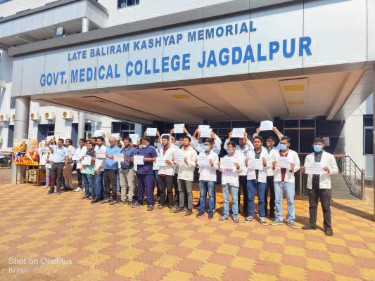 नांदगांव में डॉक्टर की पिटाई, मेकाज  के डॉक्टरों ने फिर किया प्रदर्शन 