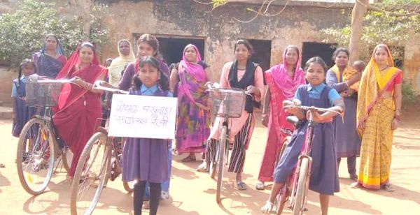 जिला स्तरीय बाइक रैली के  साथ पोषण पखवाड़ा शुरू