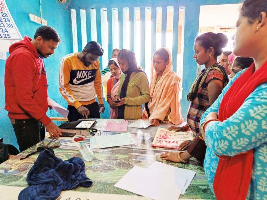 मितान योजना के तहत 0 से 5 वर्ष तक के बच्चों को घर बैठे मिल रही आधार कार्ड की सुविधा