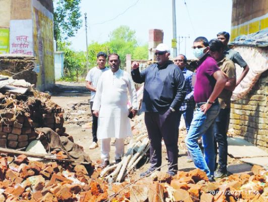 मंडल अधिकारी ने किया अंडरब्रिज का निरीक्षण