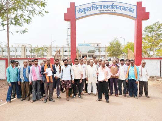 गर्मी की शुरुआत के साथ ही पेयजल संकट, ग्रामीण पहुंचे कलेक्टोरेट