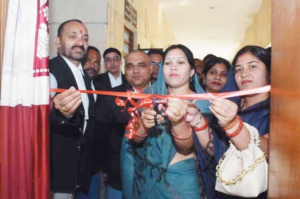 अध्यक्ष निधि से निर्मित फर्नीचर का लोकार्पण