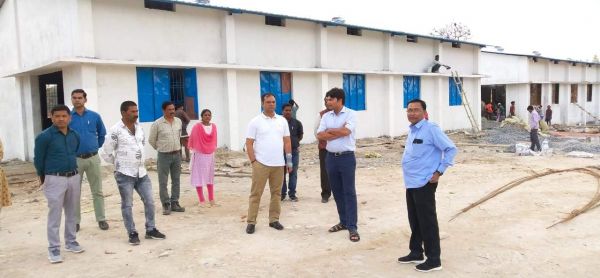 निर्माणाधीन भवनों को तेजी से पूर्ण करने के निर्देश