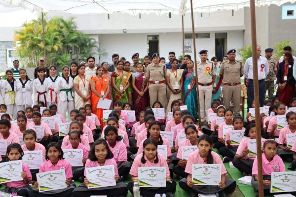  आत्मरक्षा प्रशिक्षण शिविर का समापन समारोह