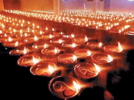  ज्योति कलशों से जगमगा रहे मंदिर